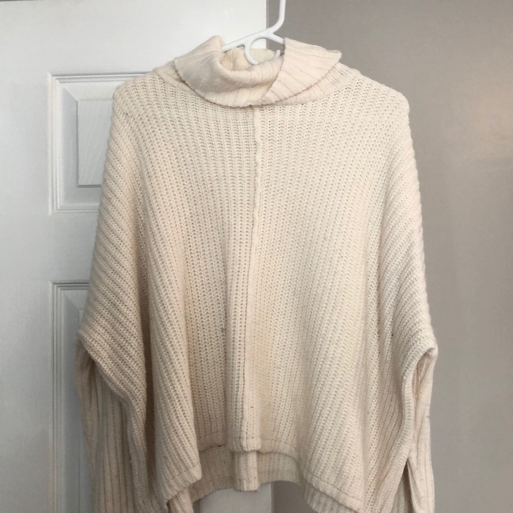 Cream turtleneck sweater - loose fitting